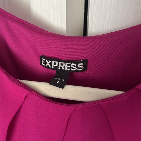 Express pink cranberry flowy dress size 0 - Picture 3 of 6